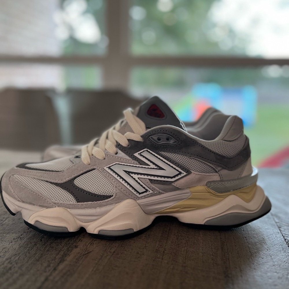 New Balance 9060 size 10 NWOB
